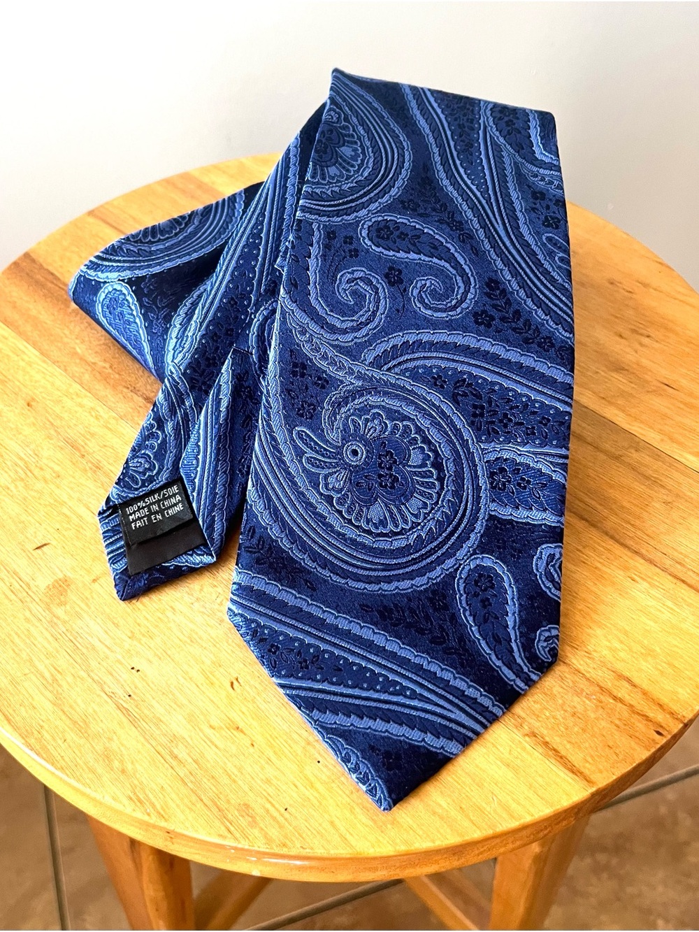 Jones New York Men's Blue Paisley 100% Silk Tie -Classic Formal Preppy Office